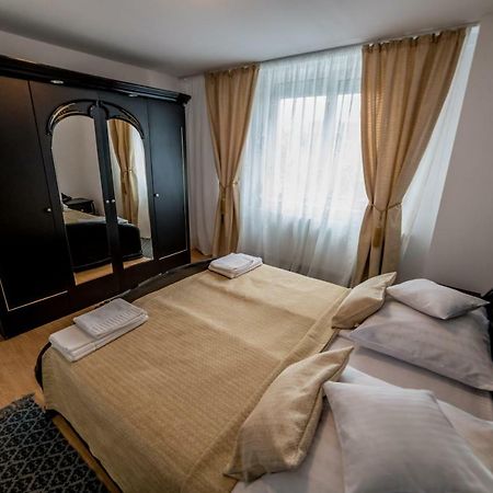 Apartament Sorina Maria Appartamento Deva Esterno foto