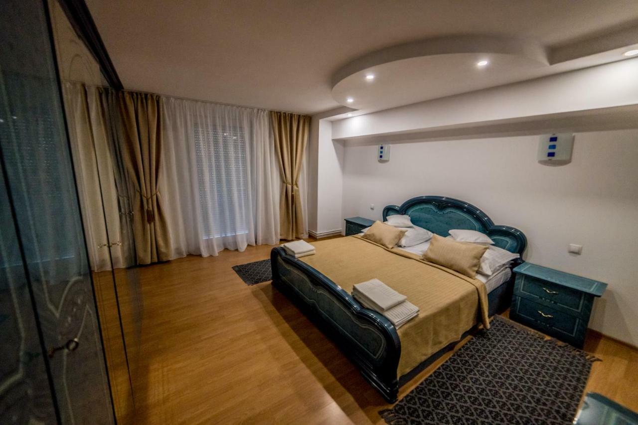 Apartament Sorina Maria Appartamento Deva Esterno foto