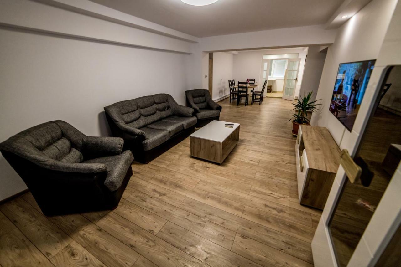 Apartament Sorina Maria Appartamento Deva Esterno foto