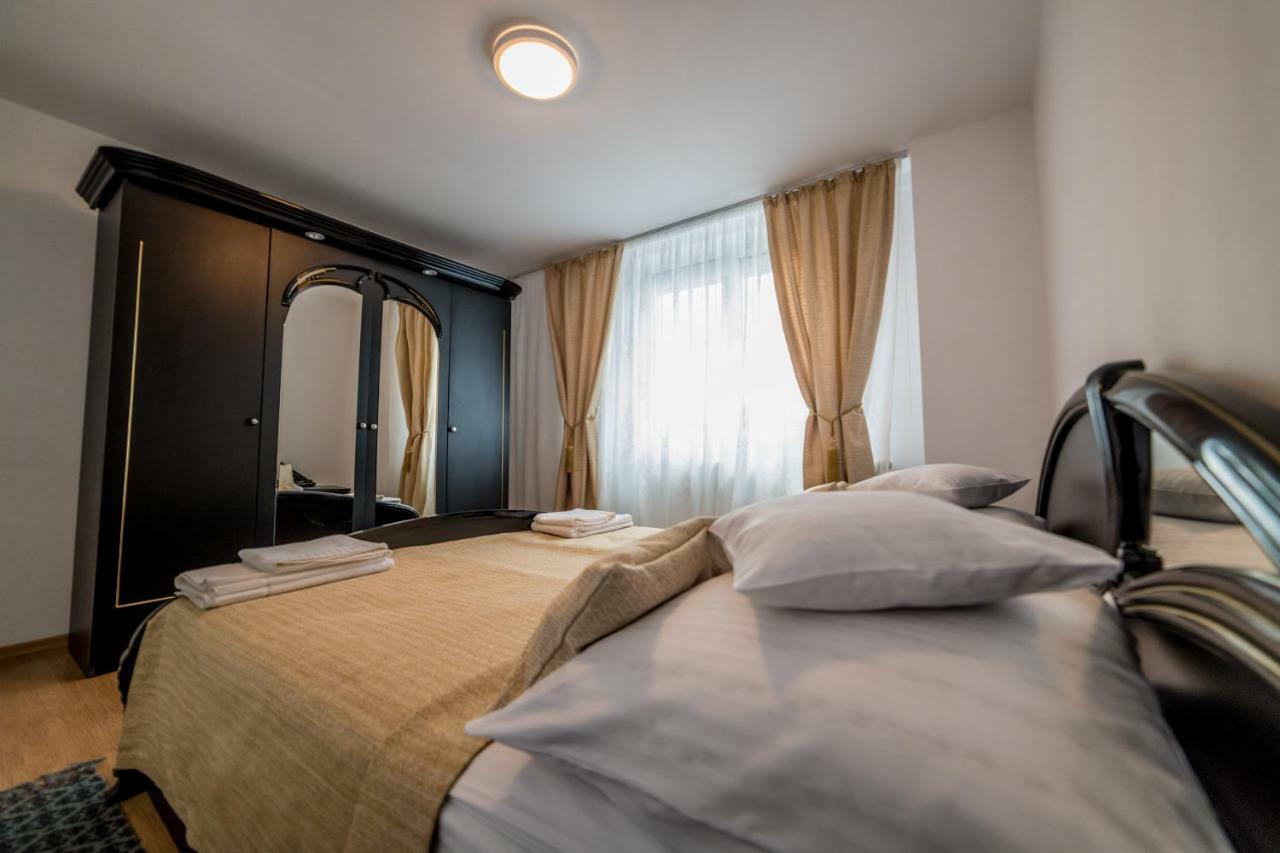 Apartament Sorina Maria Appartamento Deva Esterno foto