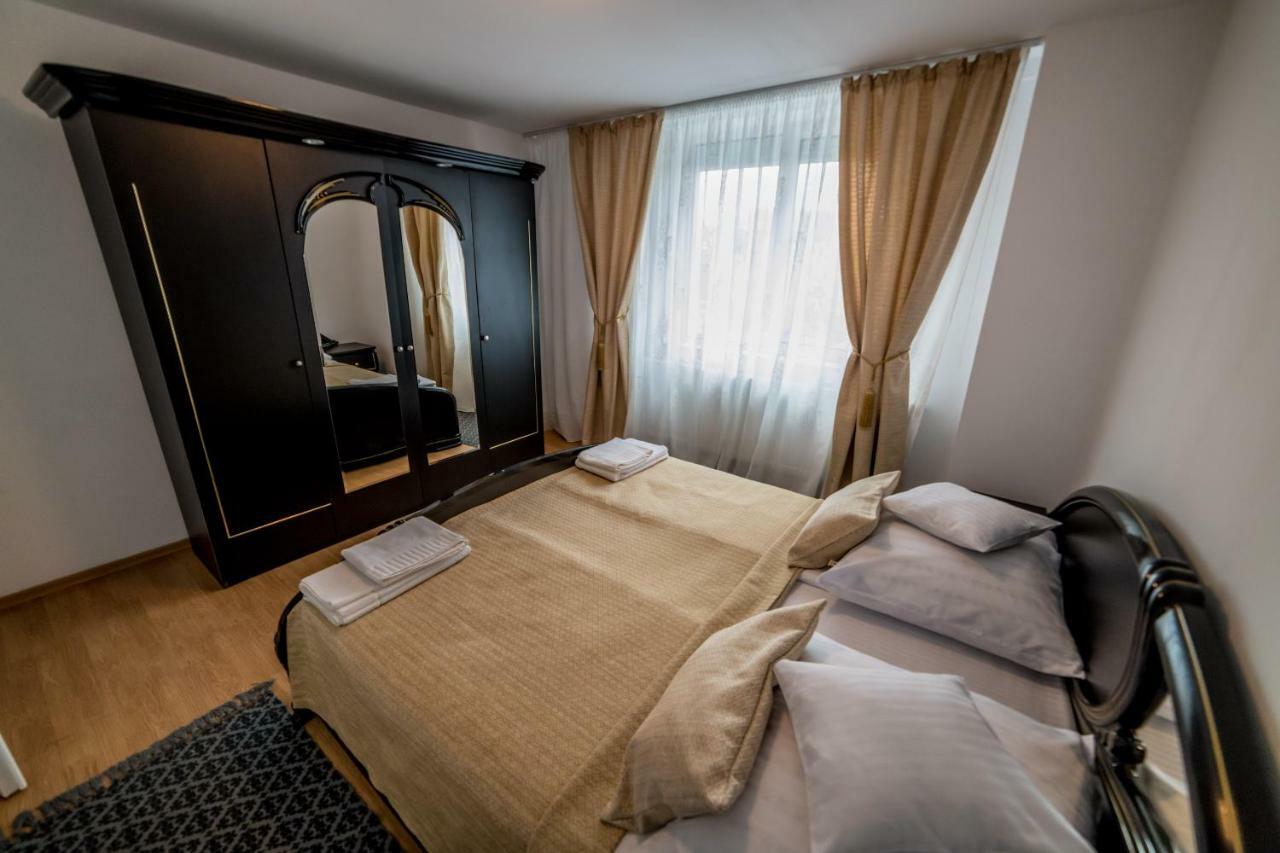 Apartament Sorina Maria Appartamento Deva Esterno foto